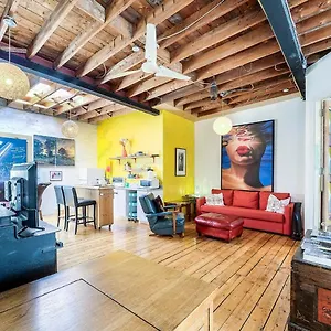 unique-above-garage-loft.niagara-fallshotels.com/